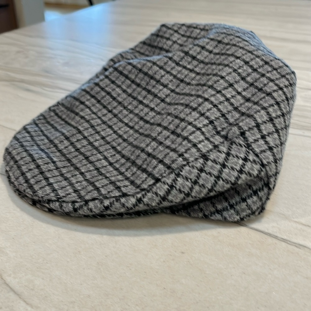 Elegant Italian made cap size 7 3/8